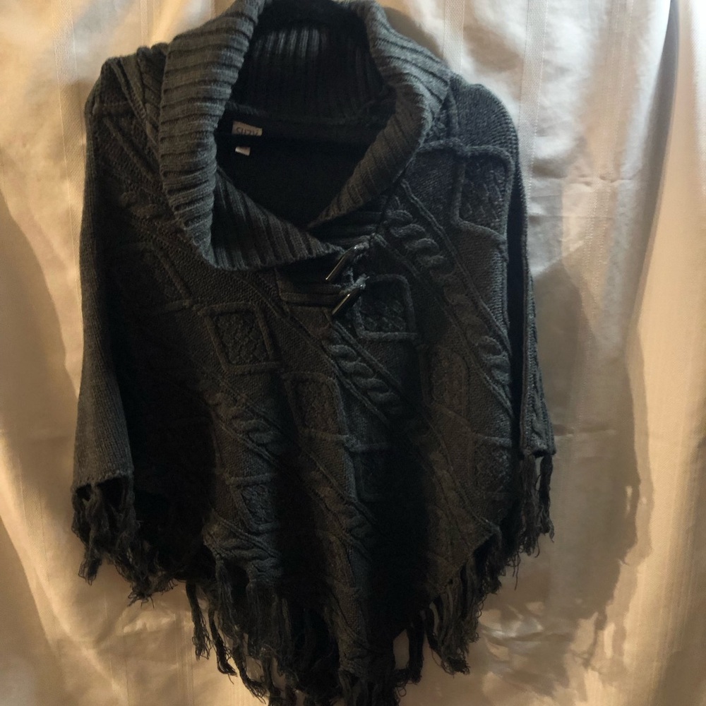 Suzy Sheir Poncho